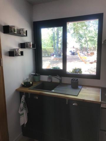 Saint-Paul-en-Forêt La Brindille Petit Mas Provencal Meuble De Tourisme 3 Etoiles 2-3 Personnes 1 Piece 30 M2 Tout Confort Lisiere Foret Jardin Jacuzzi Piscine מראה חיצוני תמונה